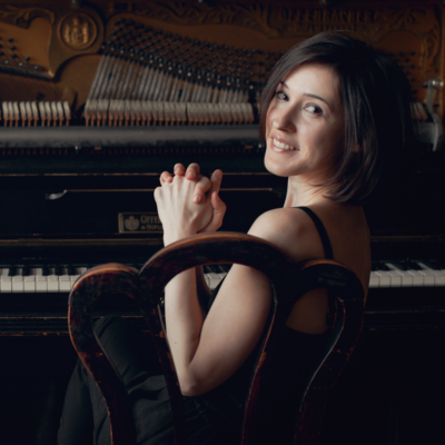 Image of music therapist and music teacher Svetlana Emelyanova