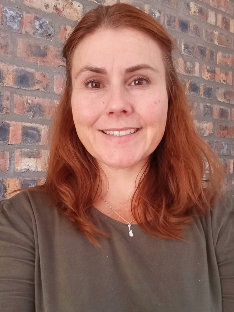 Image of music therapist, Dr. Karyn Stuart-Röhm